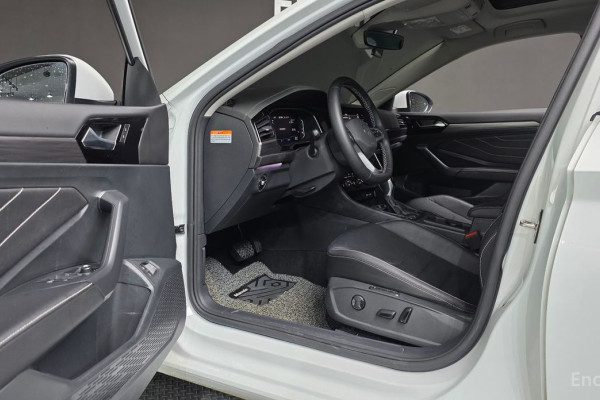 2022 Volkswagen Jetta с пробегом 42 866 км