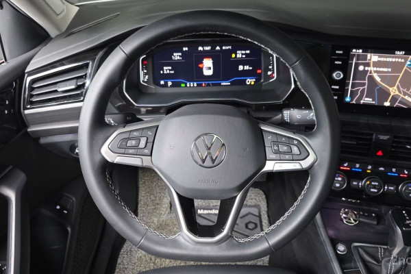 2022 Volkswagen Jetta с пробегом 42 866 км
