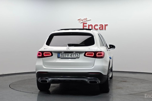 2021 Mercedes-Benz GLC с пробегом 57 982 км