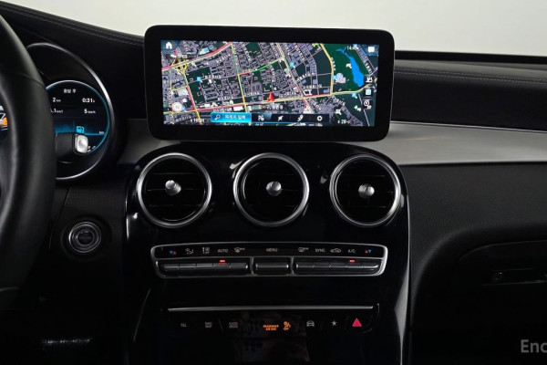 2021 Mercedes-Benz GLC с пробегом 57 982 км