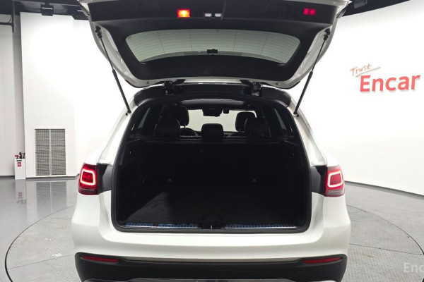 2021 Mercedes-Benz GLC с пробегом 57 982 км