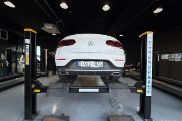 2021 Mercedes-Benz GLC с пробегом 67 130 км