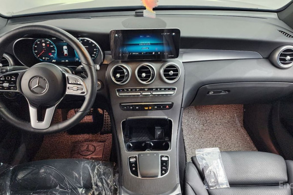 2021 Mercedes-Benz GLC с пробегом 49 015 км