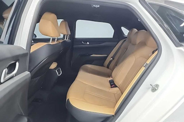 2022 Kia K5 с пробегом 114 129 км