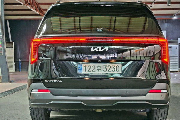 2024 Kia Carnival с пробегом 23 938 км