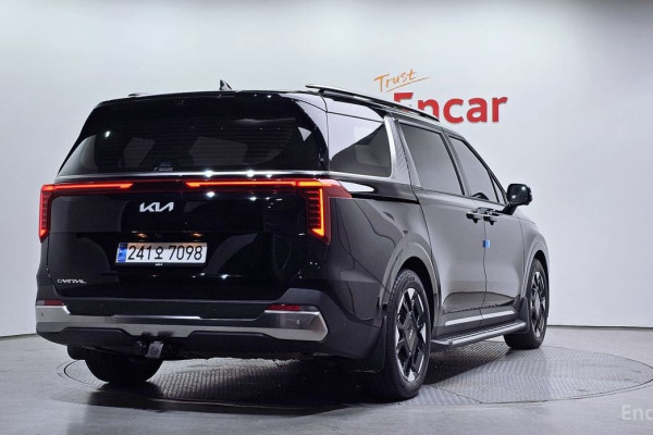 2023 Kia Carnival с пробегом 14 820 км