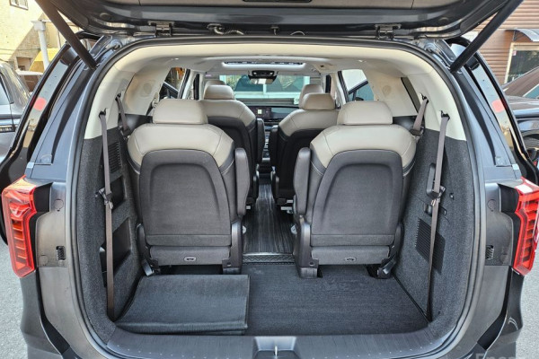 2024 Kia Carnival с пробегом 23 938 км