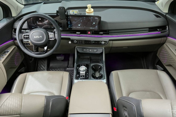 2023 Kia Carnival с пробегом 14 820 км