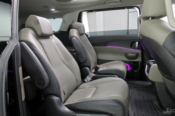 2023 Kia Carnival с пробегом 14 820 км