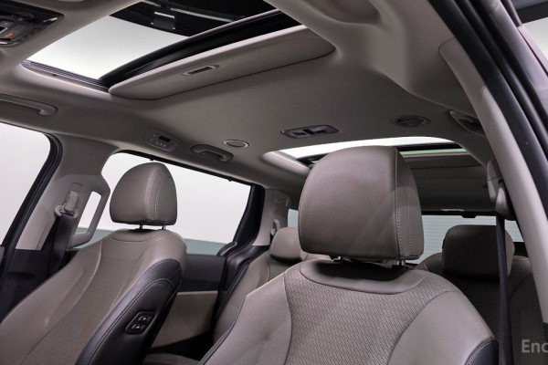 2023 Kia Carnival с пробегом 14 820 км