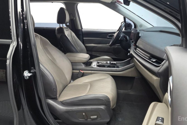 2024 Kia Carnival с пробегом 49 034 км