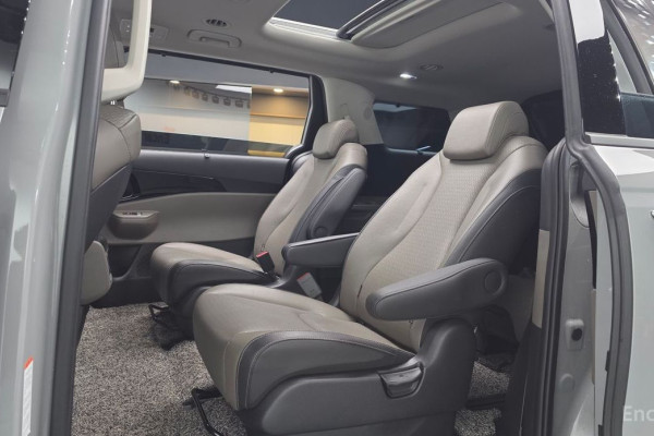 2024 Kia Carnival с пробегом 45 734 км