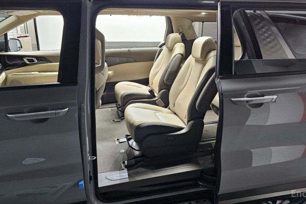 2024 Kia Carnival с пробегом 3 855 км