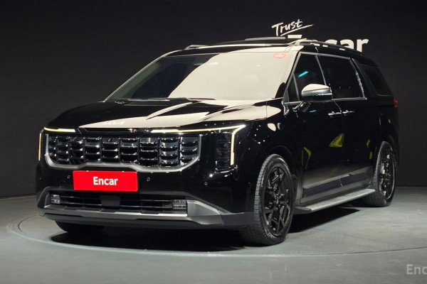 2023 Kia Carnival с пробегом 33 883 км