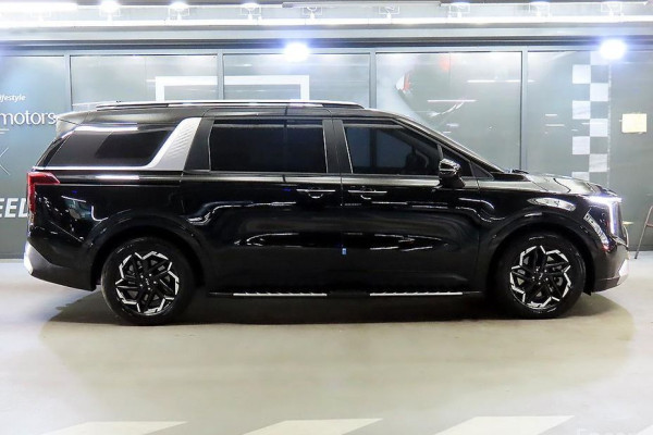 2025 Kia Carnival с пробегом 6 247 км