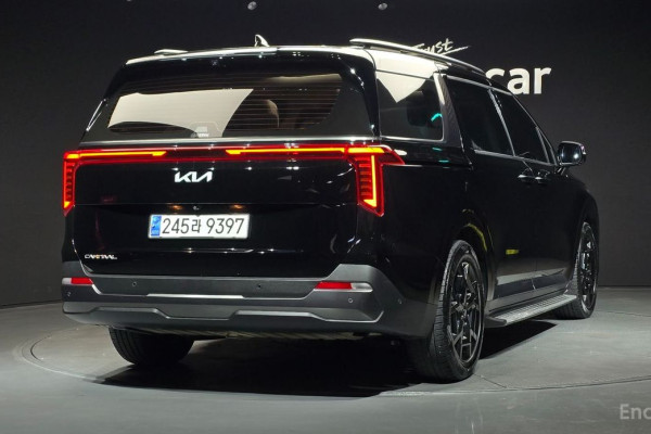 2023 Kia Carnival с пробегом 33 883 км