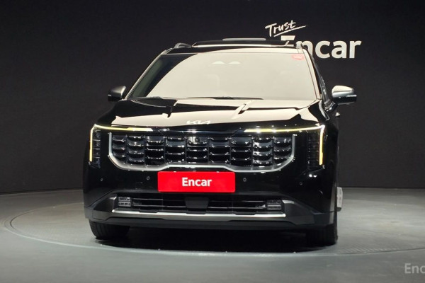 2023 Kia Carnival с пробегом 33 883 км