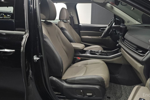 2024 Kia Carnival с пробегом 12 952 км