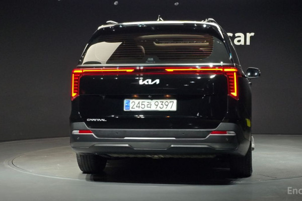 2023 Kia Carnival с пробегом 33 883 км