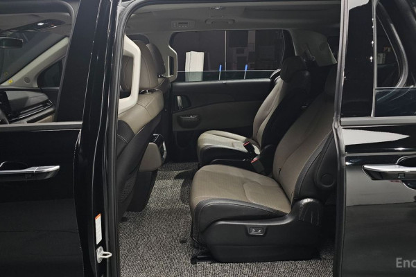 2024 Kia Carnival с пробегом 12 952 км