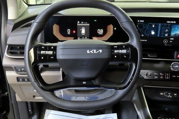 2025 Kia Carnival с пробегом 6 247 км