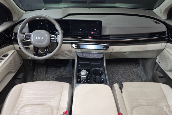 2023 Kia Carnival с пробегом 33 883 км