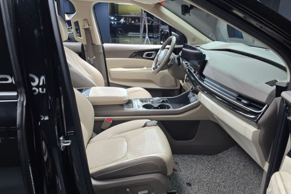 2023 Kia Carnival с пробегом 33 883 км