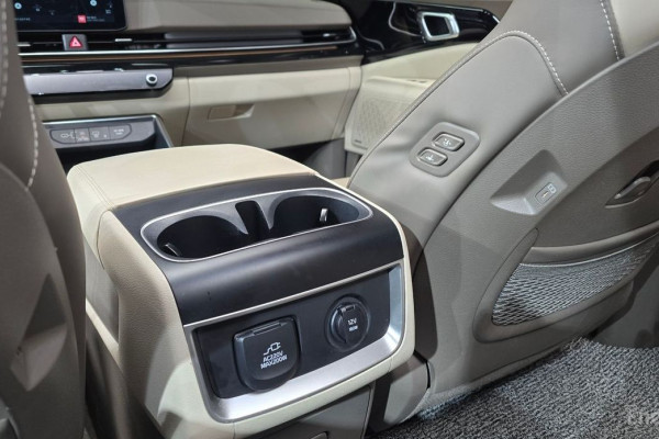 2023 Kia Carnival с пробегом 33 883 км