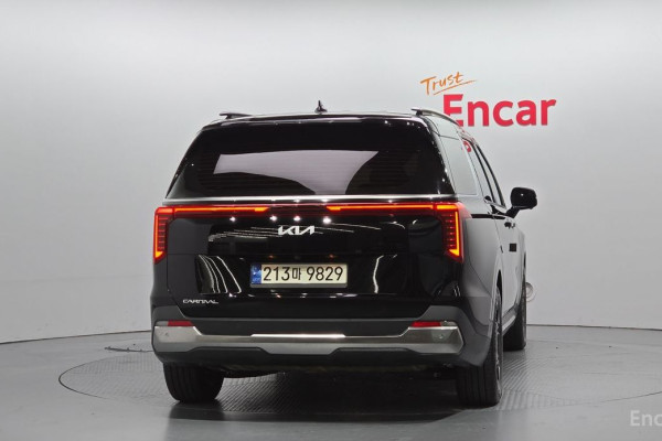 2024 Kia Carnival с пробегом 17 860 км