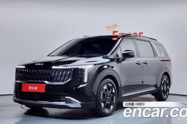 2025 Kia Carnival с пробегом 11 128 км