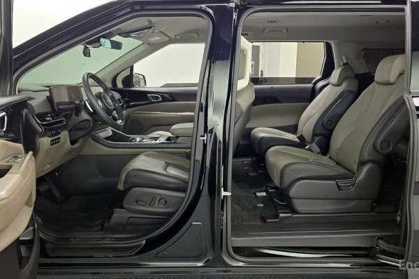 2024 Kia Carnival с пробегом 17 860 км