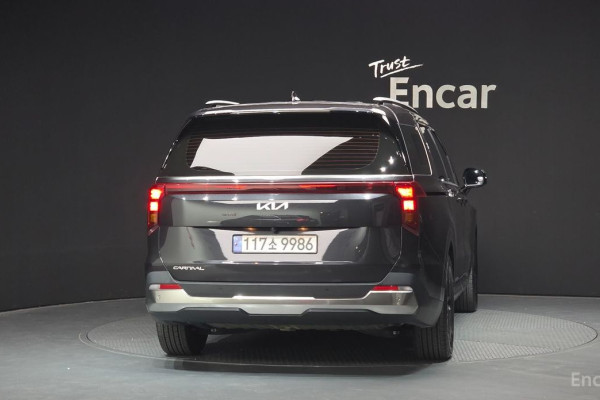 2023 Kia Carnival с пробегом 33 089 км