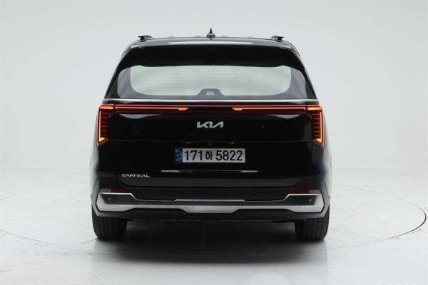 2023 Kia Carnival с пробегом 53 995 км