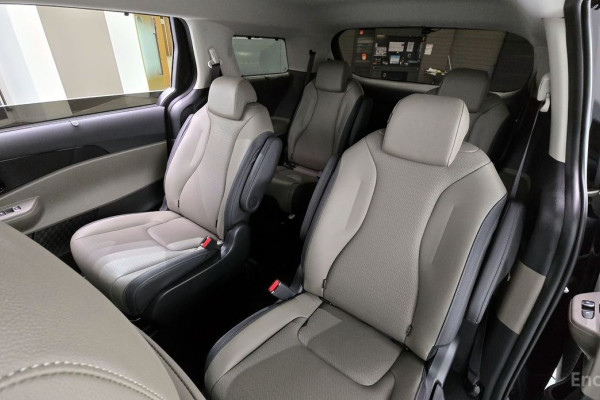 2024 Kia Carnival с пробегом 17 860 км