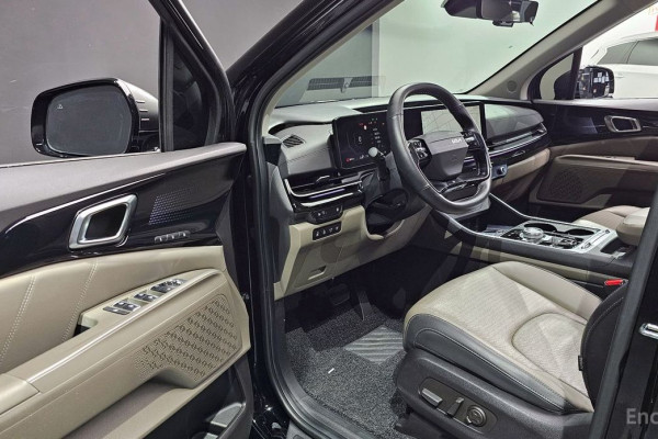 2025 Kia Carnival с пробегом 28 231 км