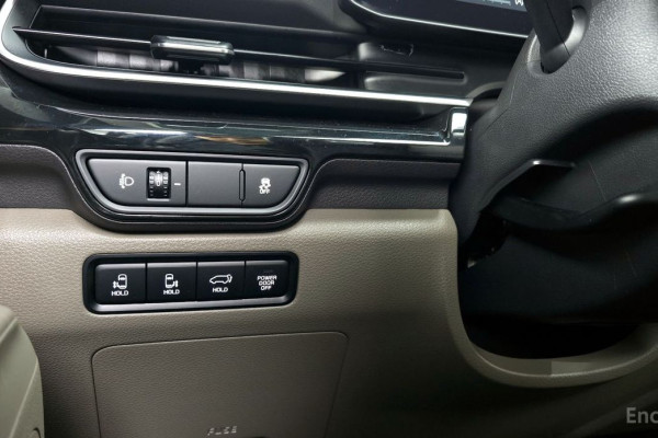 2024 Kia Carnival с пробегом 17 860 км