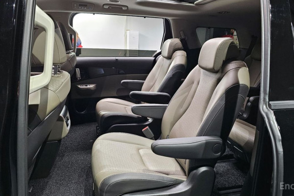 2025 Kia Carnival с пробегом 28 231 км