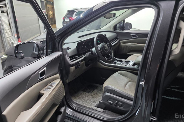 2023 Kia Carnival с пробегом 33 089 км