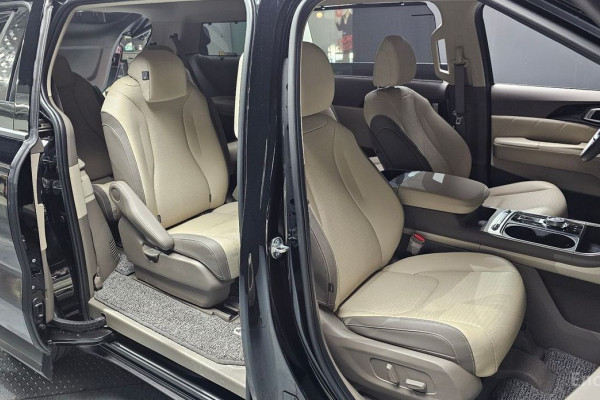 2025 Kia Carnival с пробегом 22 455 км