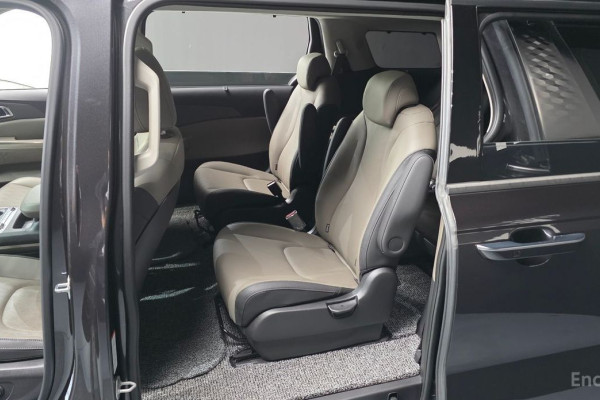 2023 Kia Carnival с пробегом 33 089 км