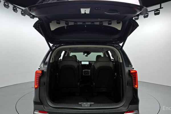 2024 Kia Carnival с пробегом 17 860 км