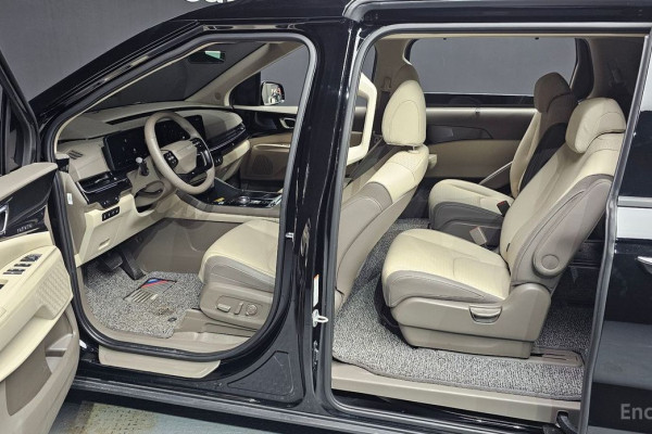 2025 Kia Carnival с пробегом 22 455 км