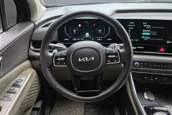 2023 Kia Carnival с пробегом 33 089 км