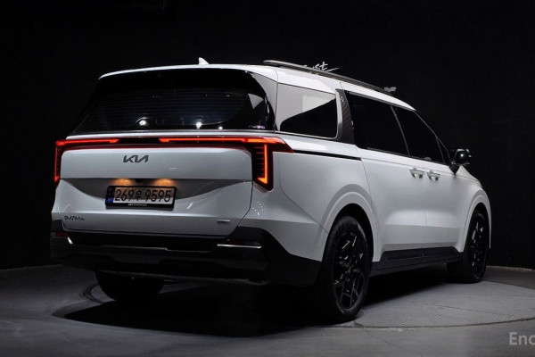 2025 Kia Carnival с пробегом 14 552 км