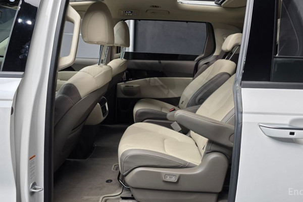 2025 Kia Carnival с пробегом 14 552 км