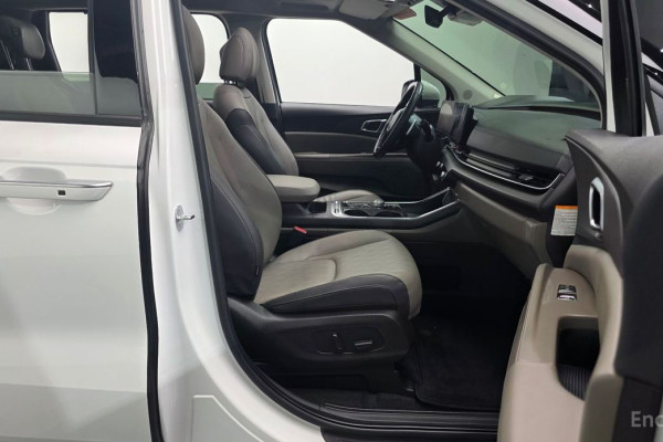 2024 Kia Carnival с пробегом 74 811 км