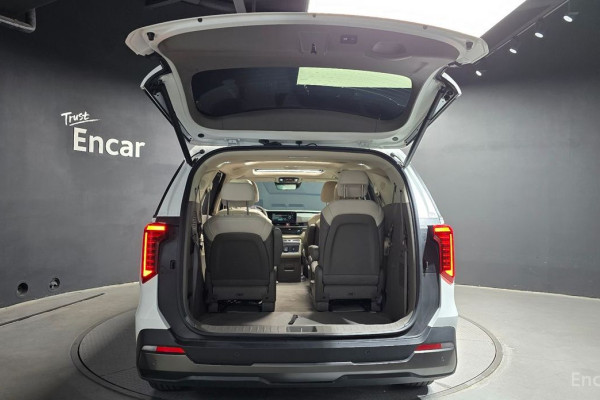 2025 Kia Carnival с пробегом 14 552 км