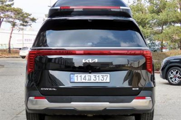 2024 Kia Carnival с пробегом 42 800 км