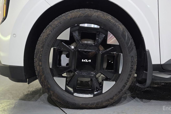 2025 Kia Carnival с пробегом 13 474 км