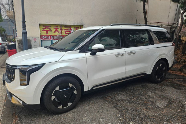2024 Kia Carnival с пробегом 24 800 км
